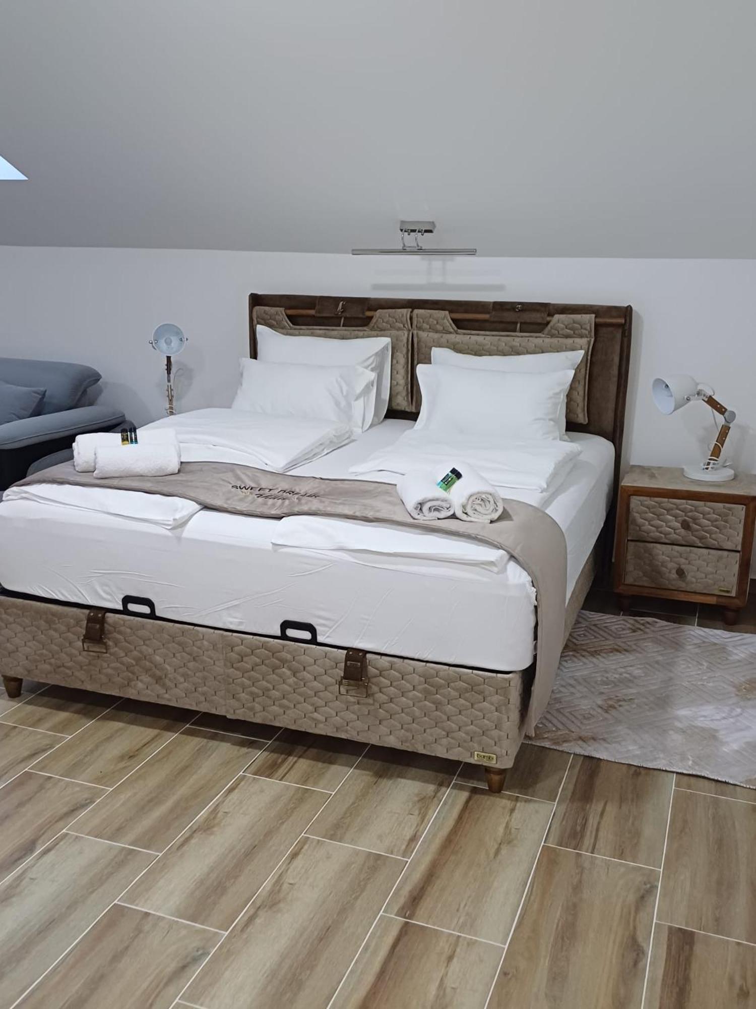 Villa Sweet Dreams โนวีซาด ภายนอก รูปภาพ
